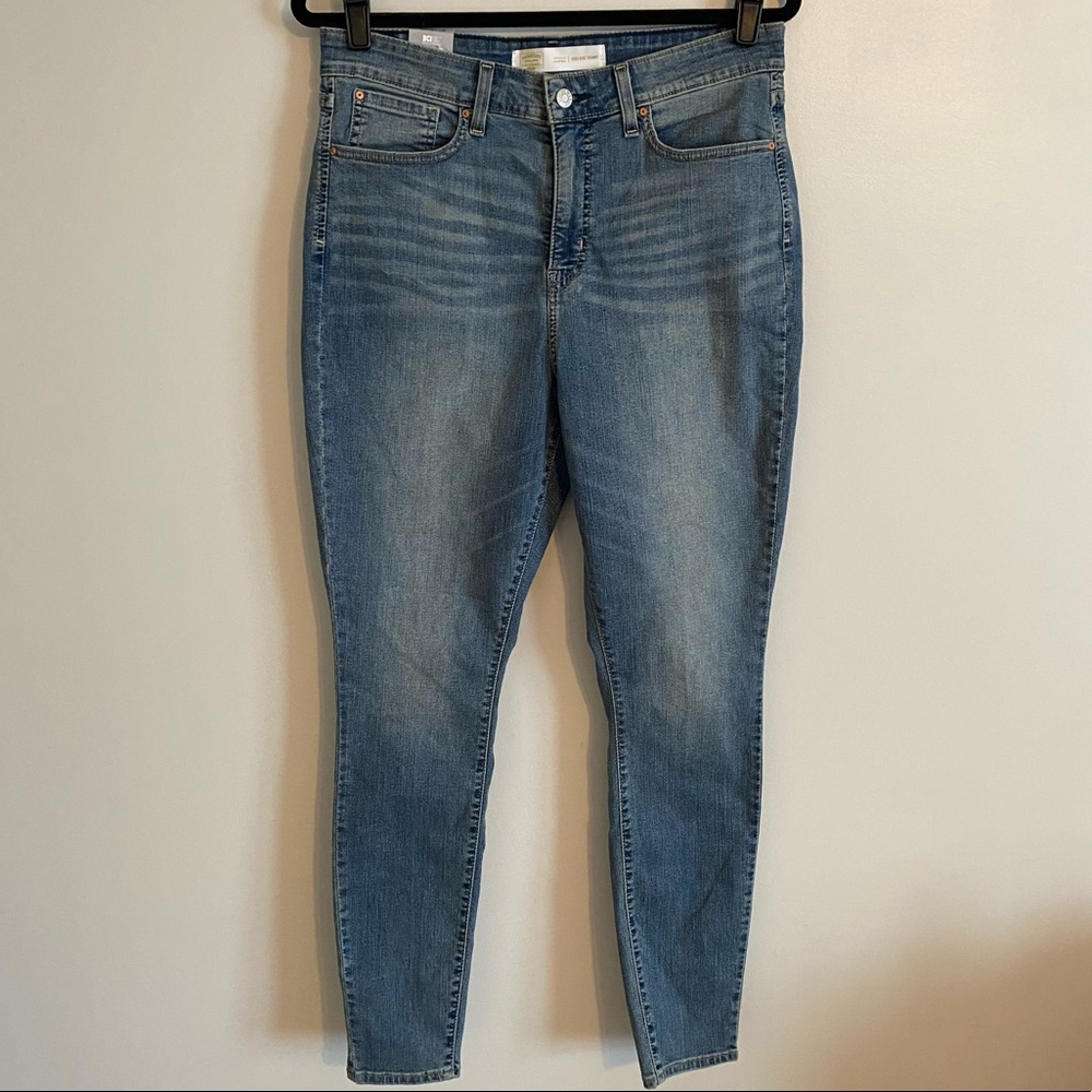Signature by Levi's Totally Shaping High Rise Skinny Jean
